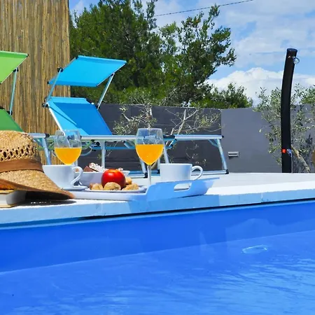 Crowonder Villa Nina فيلة