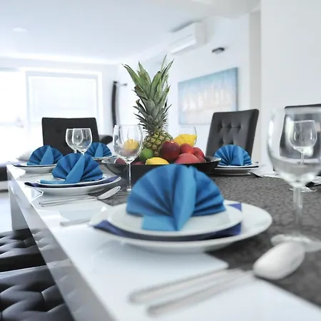 Crowonder Villa Nina