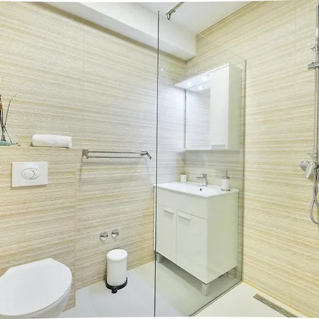Crowonder Villa Nina *